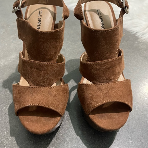 Call It Spring Brown Wedge Size 8 - Picture 3 of 3